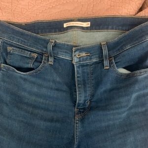 Levi 720 HIGH RISE SUPER SKINNY WOMEN'S JEANS size 28